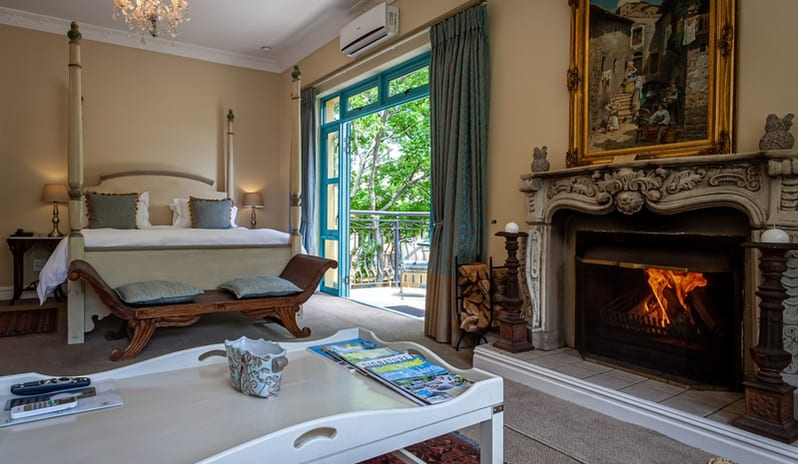 FRANSCHHOEK HOTEL - LUXURY ROOM BED VIEW FROM THE LIVING AREA